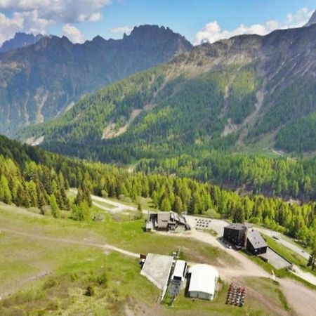 La Tana Del Lupo Lägenhet Falcade Exteriör bild